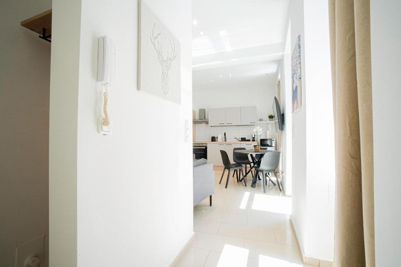 Chic Newly-Renovated Apartment Steps From Subway In Vienna'S Hernals District Eksteriør bilde