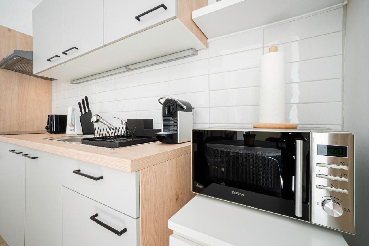 Chic Newly-Renovated Apartment Steps From Subway In Vienna'S Hernals District Eksteriør bilde