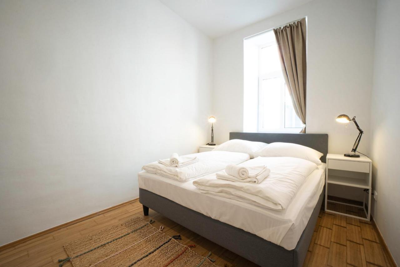 Chic Newly-Renovated Apartment Steps From Subway In Vienna'S Hernals District Eksteriør bilde